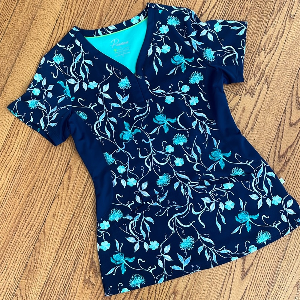 Healing Hands size small Scrub Top
